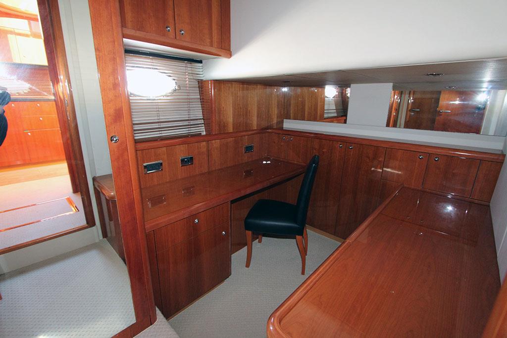 2005 SUNSEEKER PREDATOR 72 